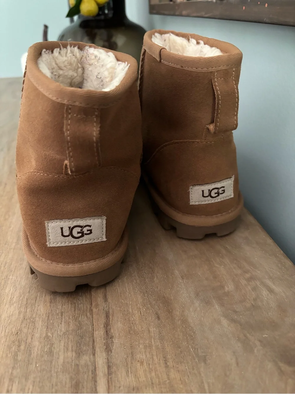 Ugg Womens Classic Mini II size 7